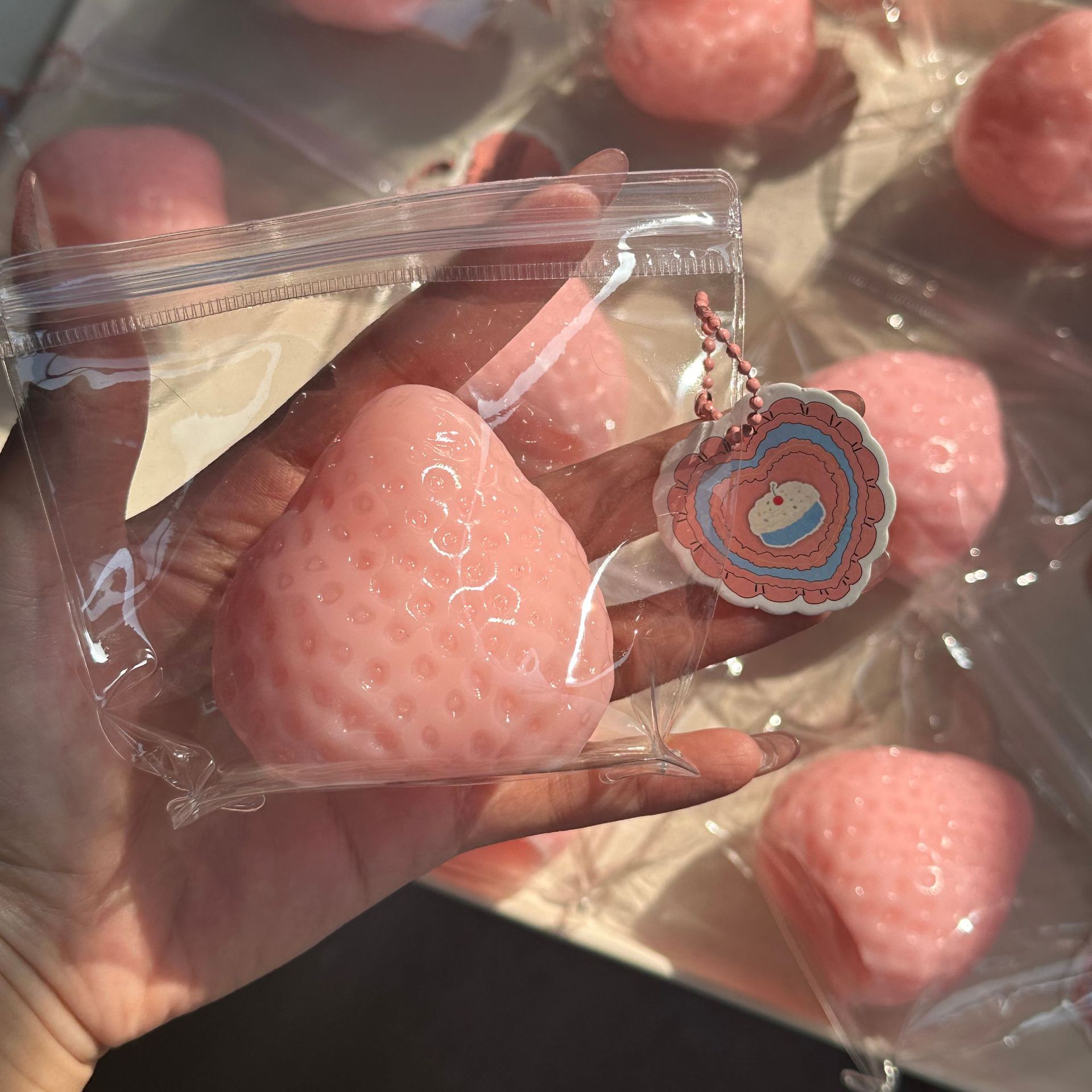Strawberry Taba Squishy Fidget - Kids Toys Idea のレビューと価格